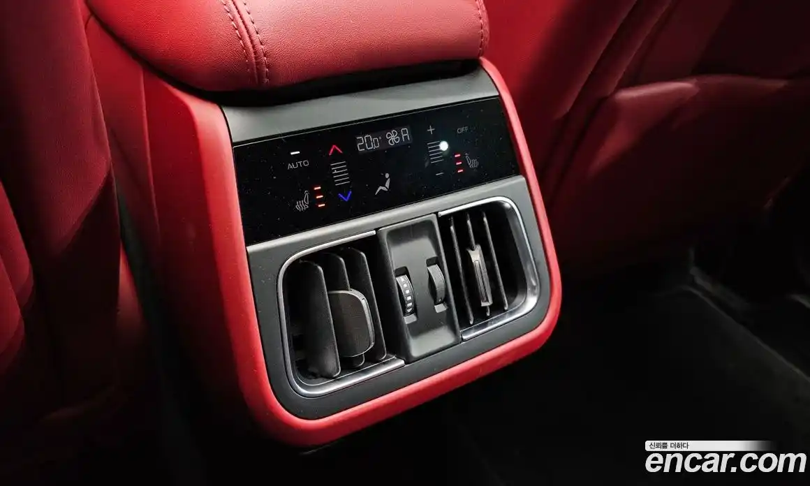 Maserati Grecale 2023 2.0 гидро в Москве № 1253218, фото 18