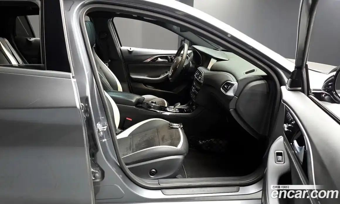 Infiniti Q30 2019 2.0 гидро в Москве № 1283559, фото 10