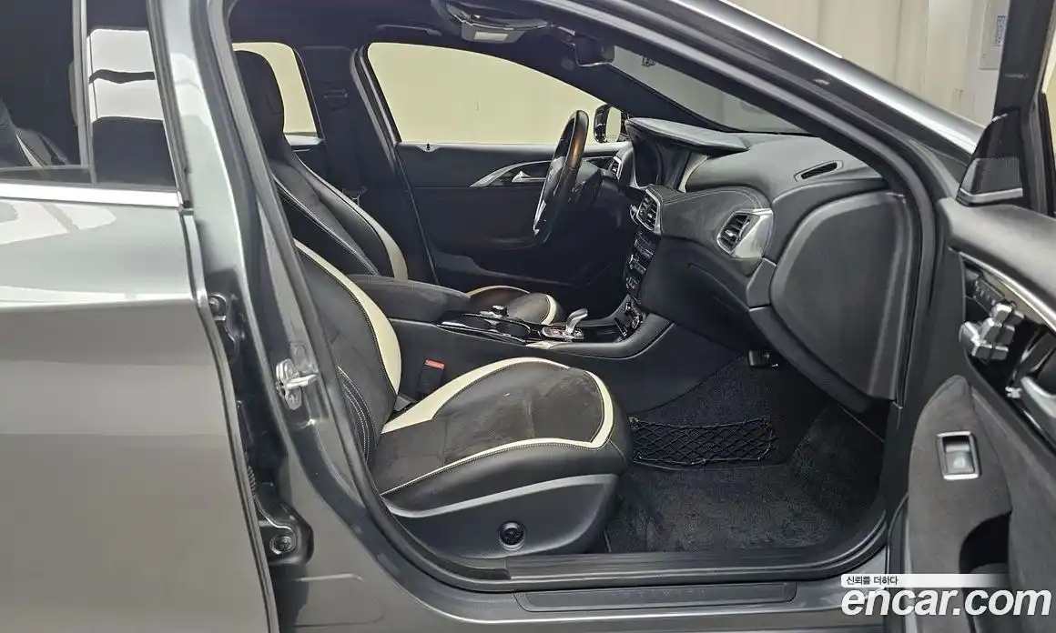 Infiniti Q30 2017 2.0 гидро в Москве № 1283597, фото 11