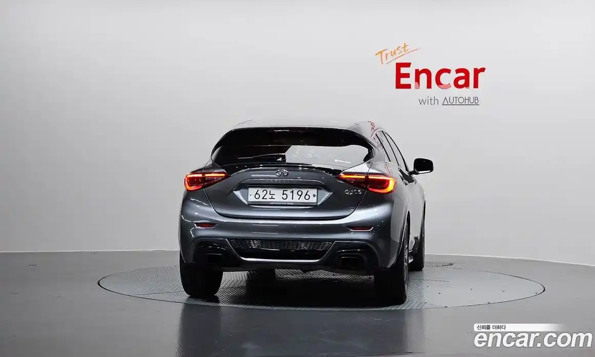 Infiniti Q30 2017 2.0 гидро в Москве № 1283597, фото 4