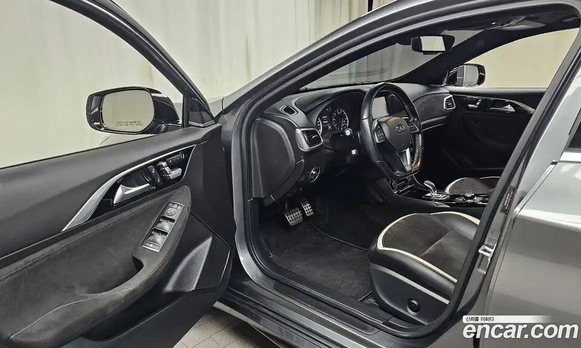Infiniti Q30 2017 2.0 гидро в Москве № 1283597, фото 10