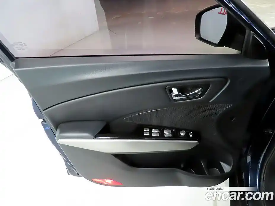 SsangYong TIBOLI 2016 1.6 Автомат в Москве № 1289799, фото 15