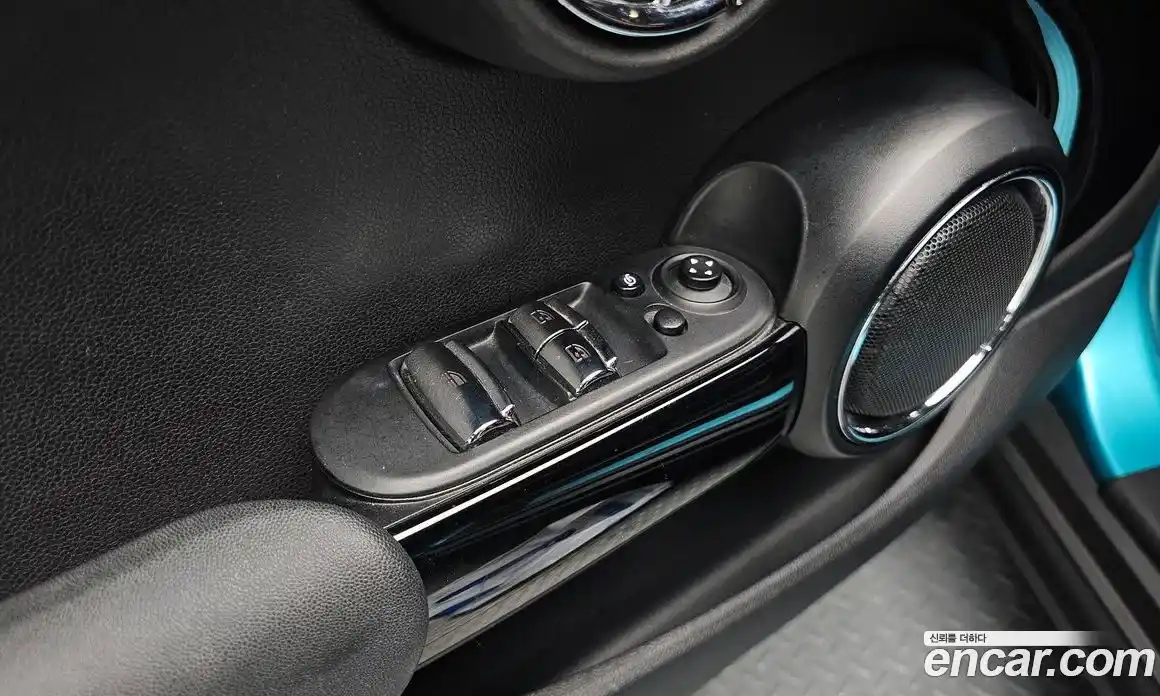 Mini Cooper Convertible 2016 2.0 гидро в Москве № 1293395, фото 17
