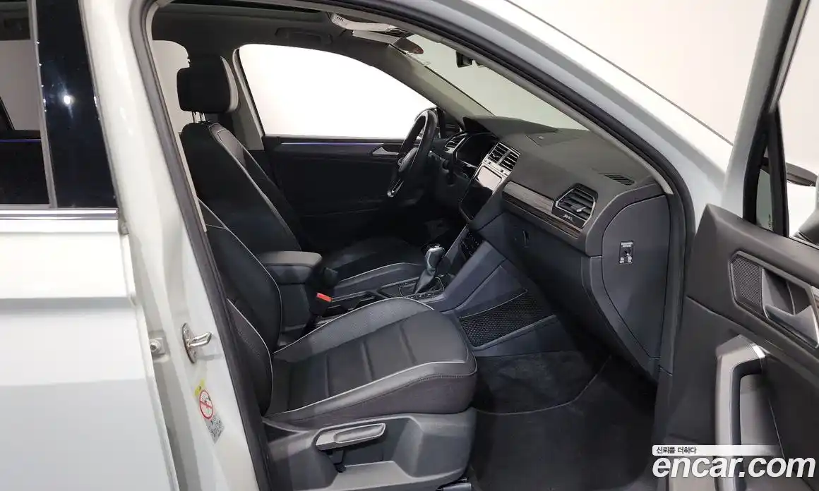 Volkswagen Tiguan 2023 2.0 гидро в Москве № 1293865, фото 11