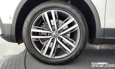 Volkswagen Tiguan 2023 2.0 гидро в Москве № 1293865, миниатюра 5