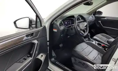 Volkswagen Tiguan 2023 2.0 гидро в Москве № 1293865, миниатюра 10