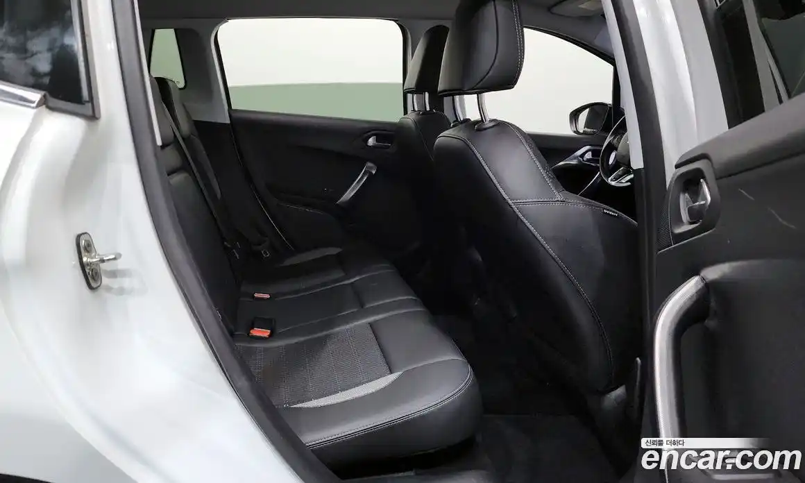 Peugeot 2008 2015 1.6 гидро в Москве № 1295147, фото 12