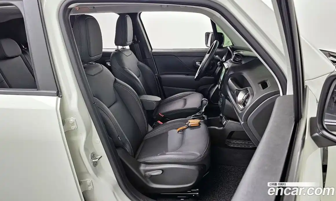 Jeep Renegade 2023 1.3 гидро в Москве № 199387, фото 12