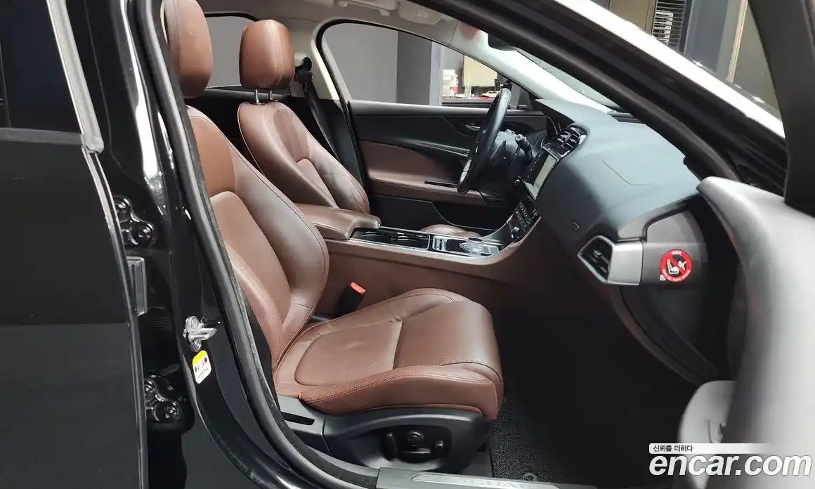 Jaguar XE 2015 2.0 гидро в Москве № 256055, фото 11