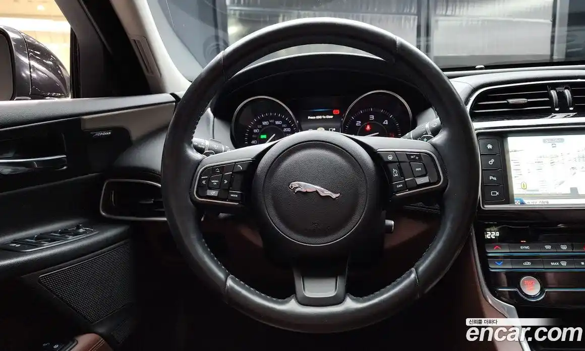 Jaguar XE 2015 2.0 гидро в Москве № 256055, фото 13
