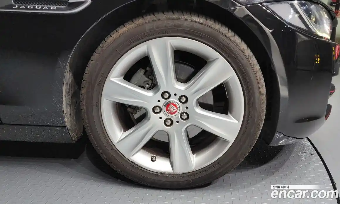 Jaguar XE 2015 2.0 гидро в Москве № 256055, фото 5