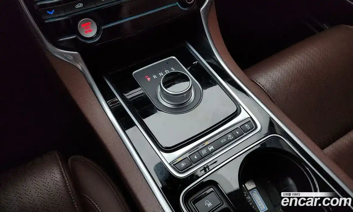 Jaguar XE 2015 2.0 гидро в Москве № 256055, фото 9