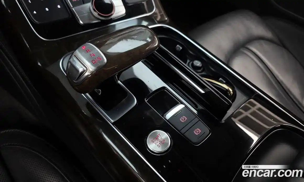 Audi A8 2015 4.0 гидро в Москве № 1249705, фото 9
