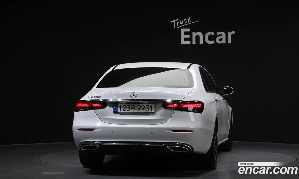 Mercedes-Benz E-Class 2021 2.0 гидро в Москве, фото 4