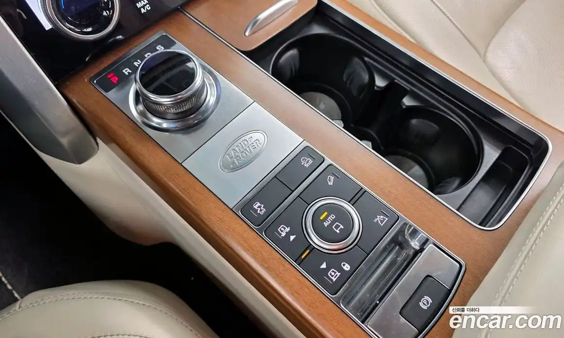 Land Rover Range-Rover 2018 4.4 гидро в Москве № 1293102, фото 9