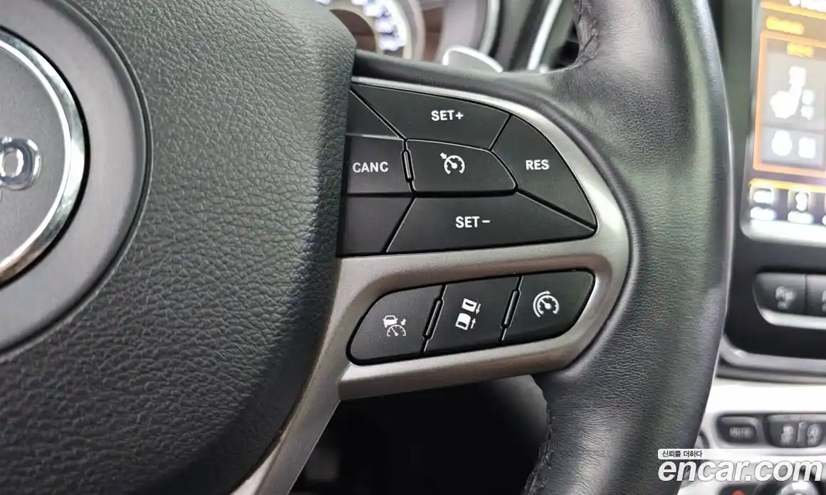 Jeep Cherokee 2018 2.4 гидро в Москве № 232653, фото 19