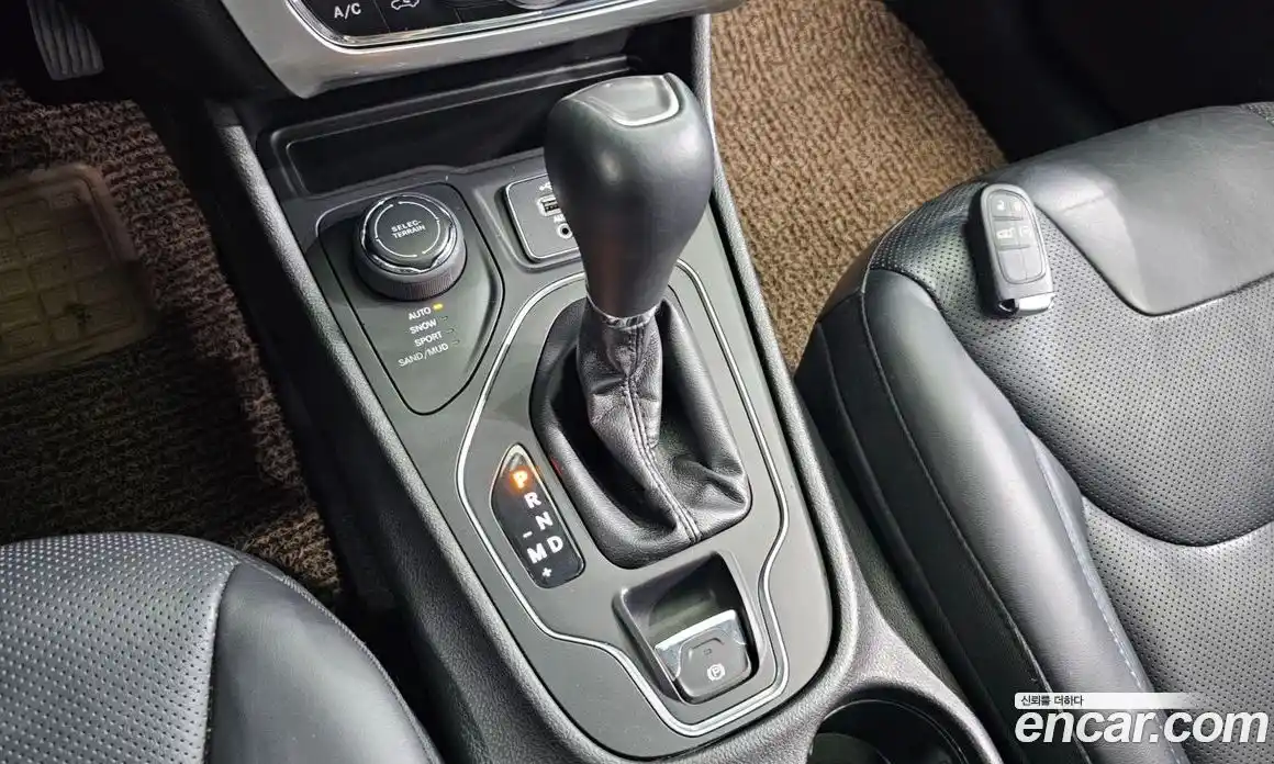 Jeep Cherokee 2018 2.4 гидро в Москве № 232653, фото 9