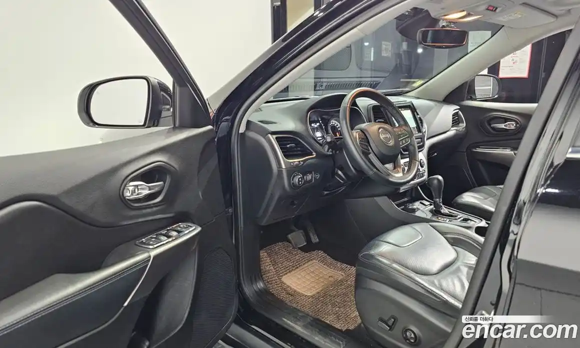 Jeep Cherokee 2018 2.4 гидро в Москве № 232653, фото 10