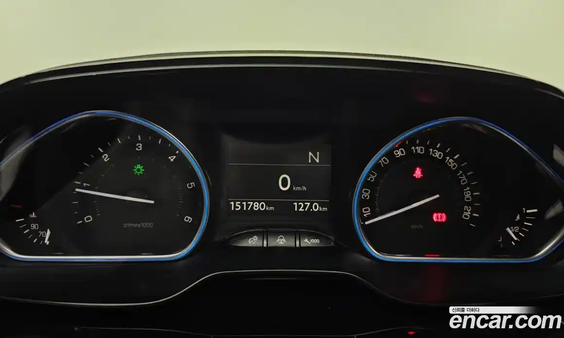 Peugeot 2008 2015 1.6 гидро в Москве № 234699, фото 8