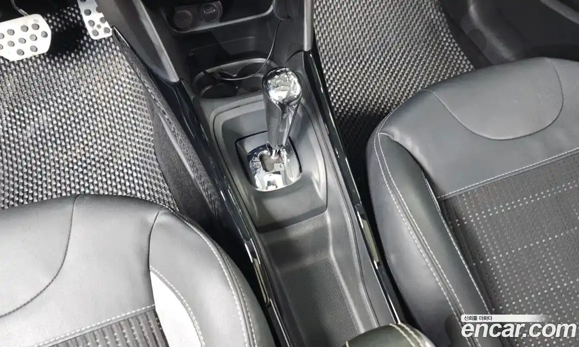 Peugeot 2008 2015 1.6 гидро в Москве № 234699, фото 9