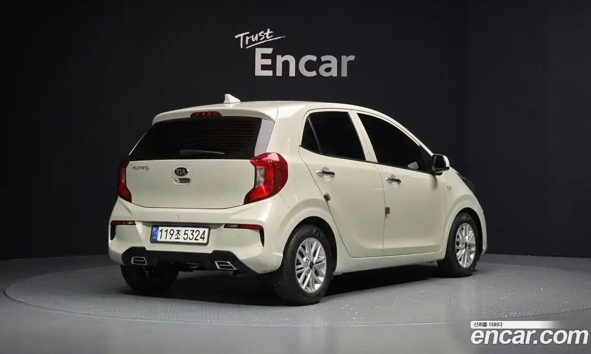 Kia Morning 2021 1.0 Автомат в Москве № 1245343, фото 2