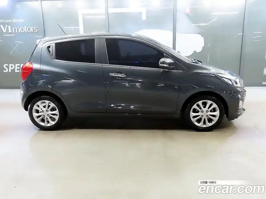 Chevrolet Spark 2018 1.0 вариатор в Москве, фото 2