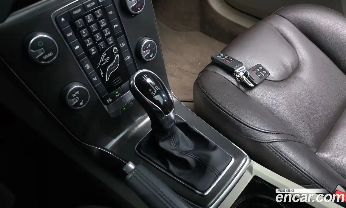 Volvo V40 2013 2.0 гидро в Москве № 1249983, фото 9