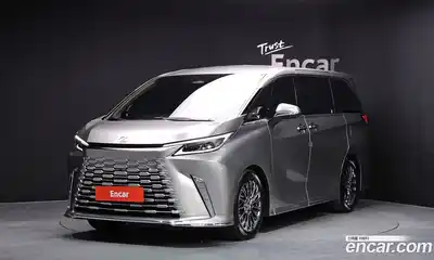 Lexus LM, 2025