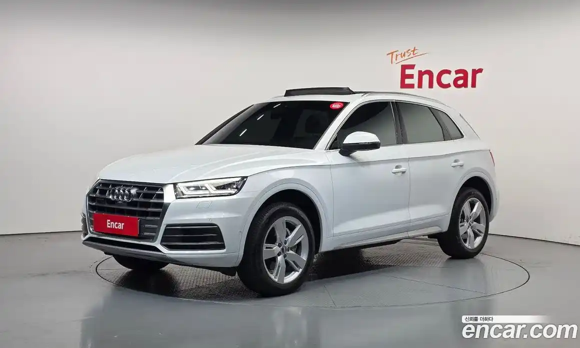 Audi Q5 2020 2.0 гидро в Москве № 1280010, фото 1