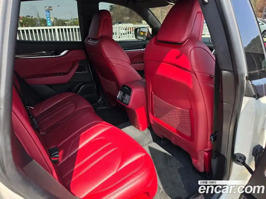 Maserati Levante 2020 3.0 гидро в Москве № 1283350, фото 17