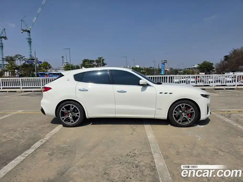 Maserati Levante 2020 3.0 гидро в Москве № 1283350, фото 4