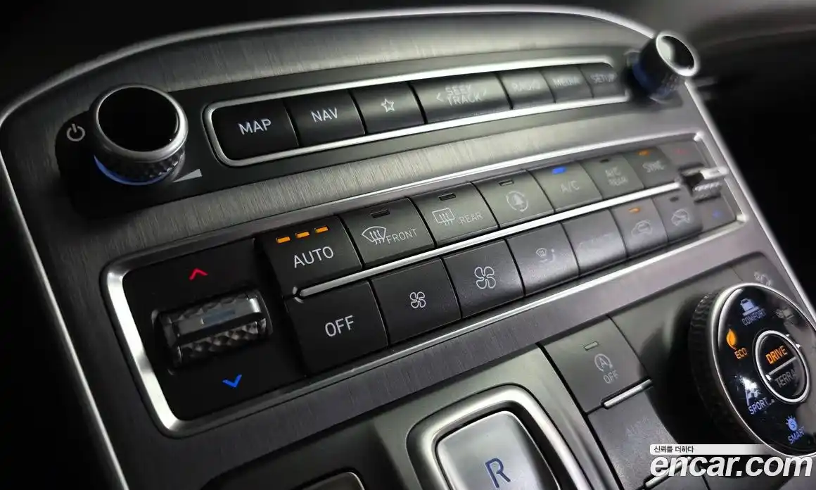 Hyundai Santa Fe 2023 2.5 гидро в Москве № 1288612, фото 16