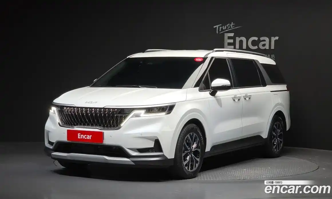 Kia Canival 2023 2.2 Автомат в Москве № 1288890, фото 1