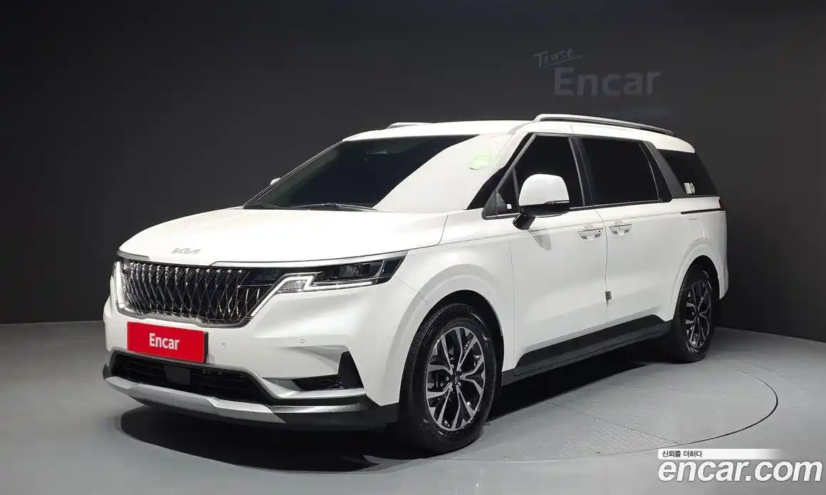 Kia Canival 2023 2.2 Автомат в Москве № 1288985, фото 1