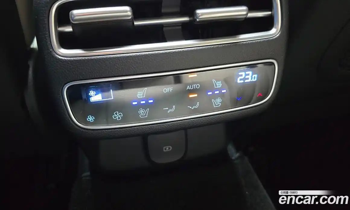 Genesis GV70 2024 2.5 Автомат в Москве № 1289110, фото 17