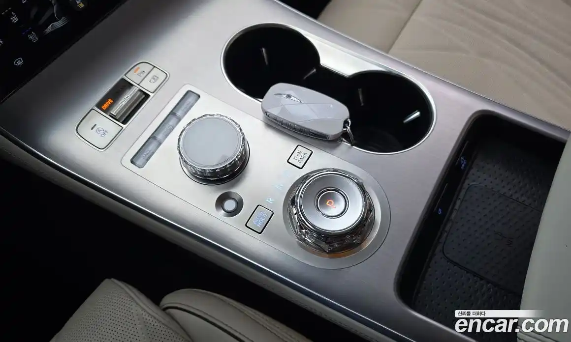 Genesis GV70 2024 2.5 Автомат в Москве № 1289110, фото 9