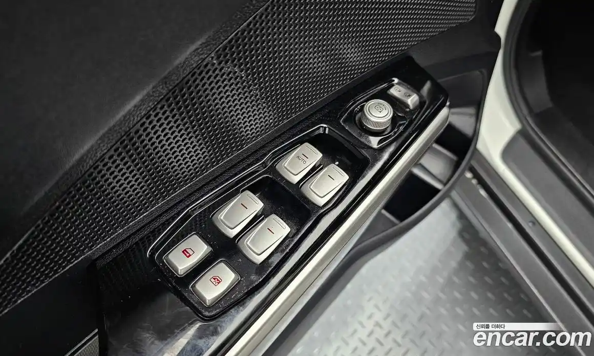 SsangYong TIBOLI 2016 1.6 Автомат в Москве № 1289392, фото 18