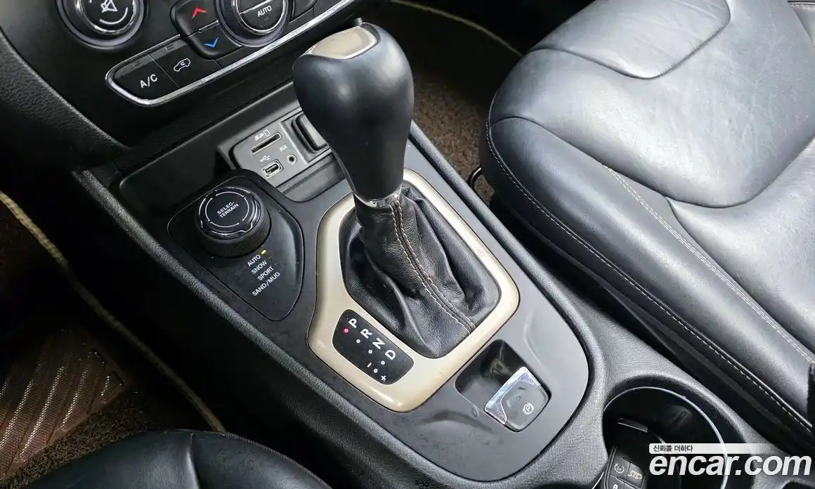 Jeep Cherokee 2015 2.0 гидро в Москве № 1291014, фото 9
