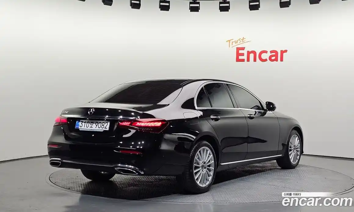 Mercedes-Benz E-Class 2022 2.0 гидро в Москве, фото 2