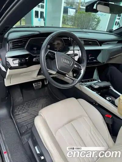 Audi e-tron 2021 гидро в Москве № 1292065, миниатюра 10