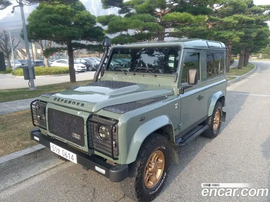 Land Rover Defender 2010 2.4 механика в Москве № 1293074, фото 1