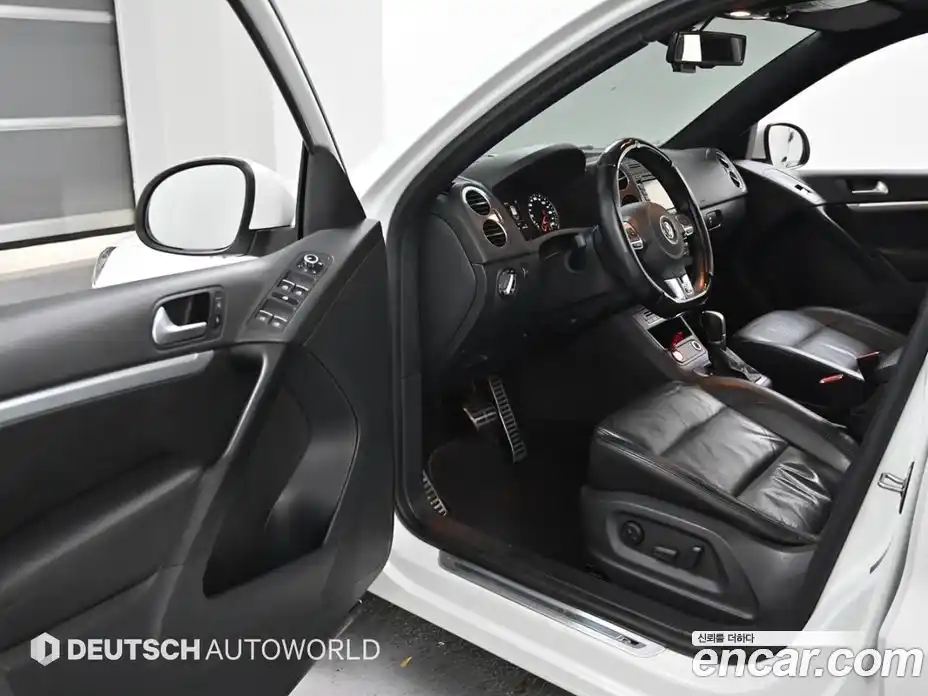 Volkswagen Tiguan 2015 2.0 гидро в Москве № 199202, фото 11