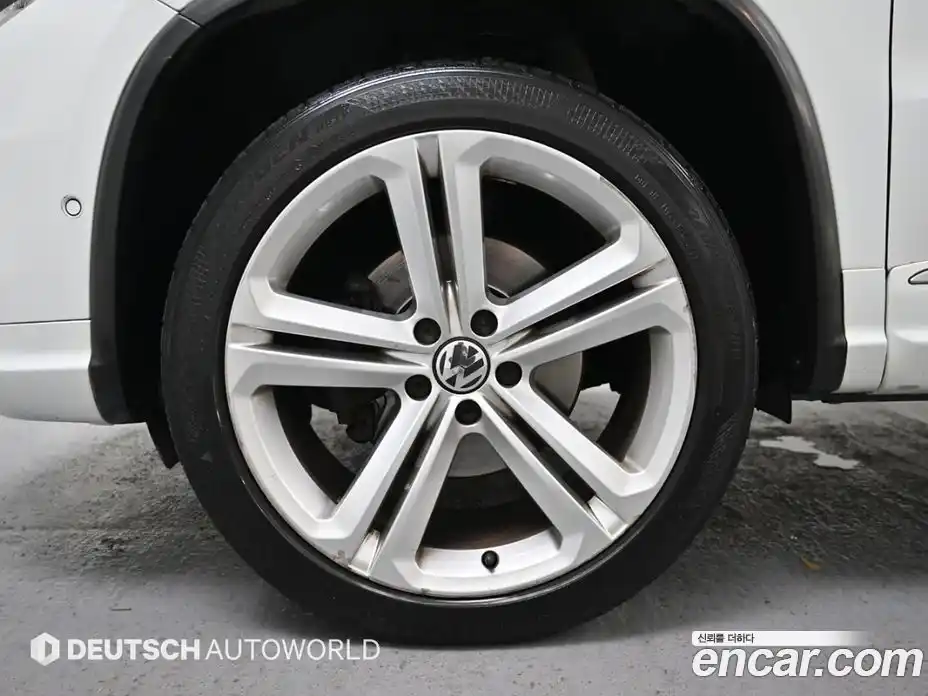 Volkswagen Tiguan 2015 2.0 гидро в Москве № 199202, фото 5