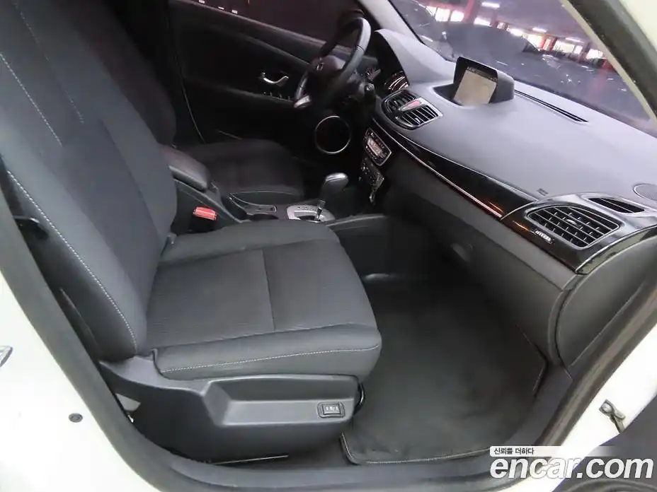 Renault SM3 2015 1.6 гидро в Москве № 210038, фото 7