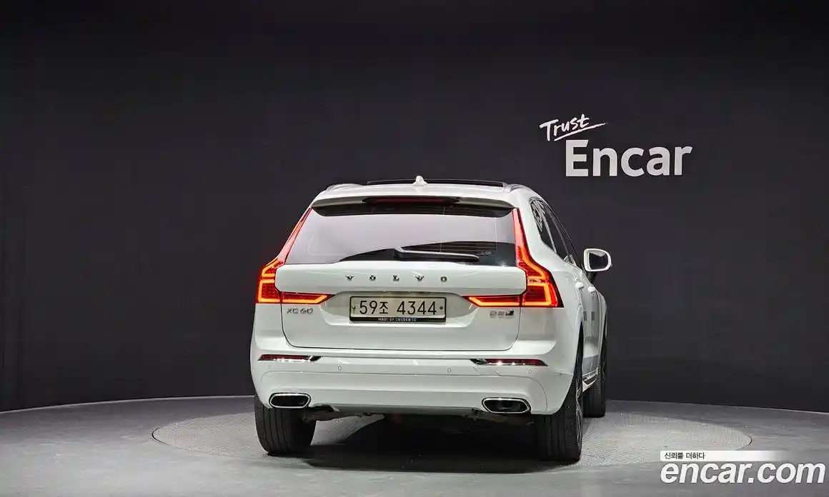 Volvo XC60 2019 2.0 гидро в Москве № 230609, фото 4