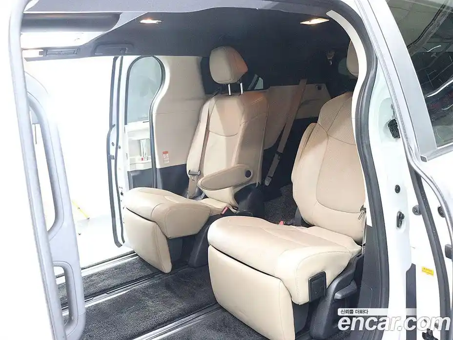 Toyota Sienna 2023 2.5 гидро в Москве № 1250209, фото 15