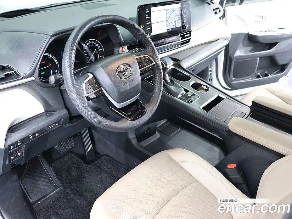 Toyota Sienna 2023 2.5 гидро в Москве № 1250209, фото 16