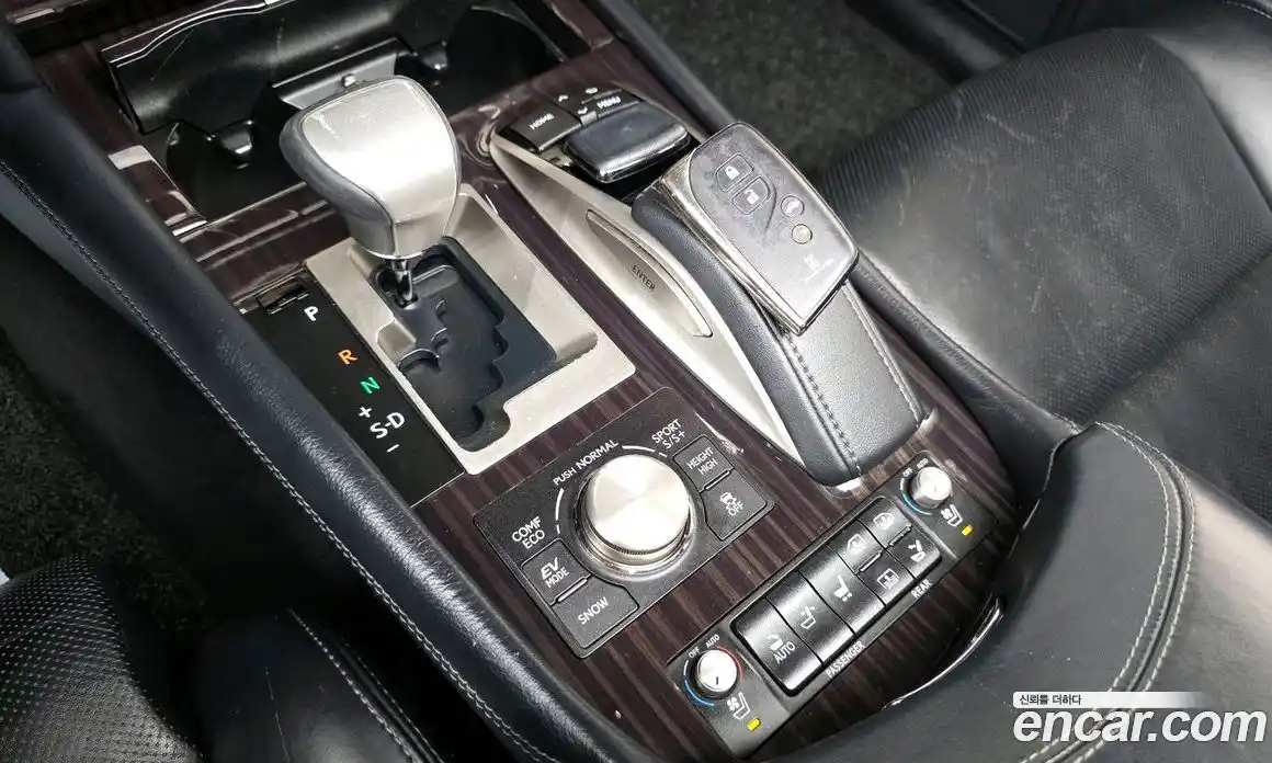 Lexus LS 2017 5.0 гидро в Москве № 1281403, фото 9