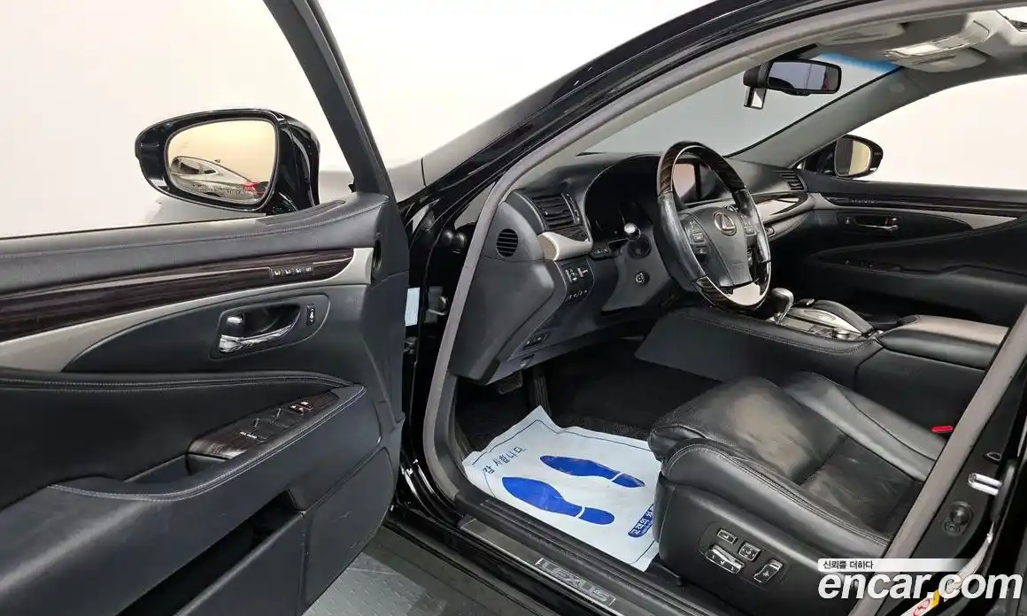 Lexus LS 2017 5.0 гидро в Москве № 1281403, фото 10