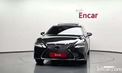 Lexus LS 2018 3.5 гидро в Москве № 1281404, миниатюра 3